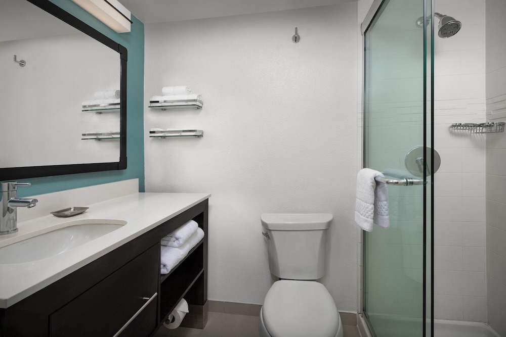 Suite, 1 Bedroom, Corner - Photo 7