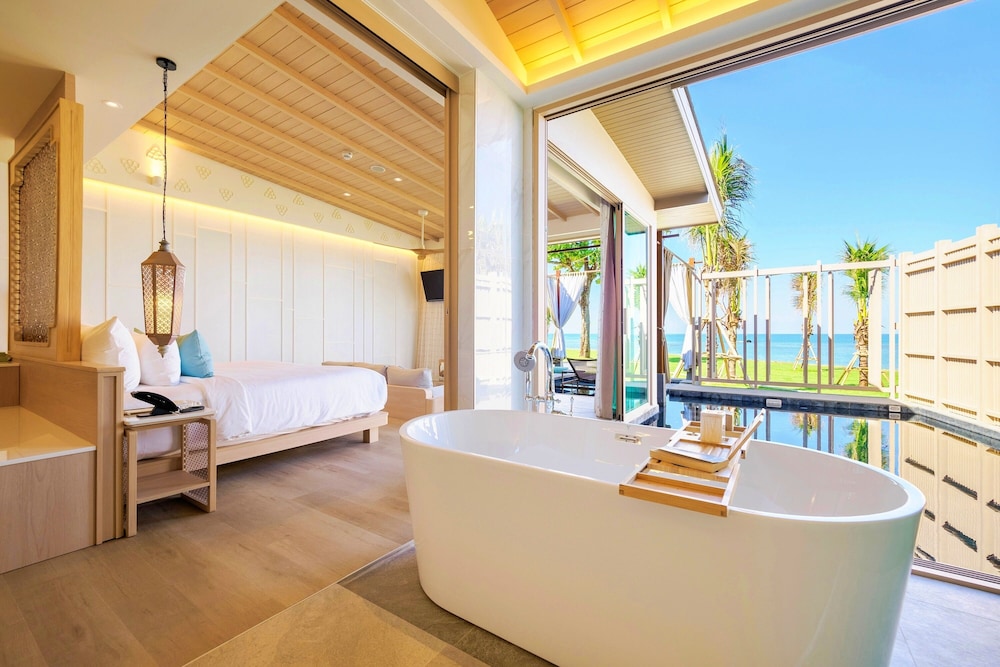 Seafront Pool Villa In Love