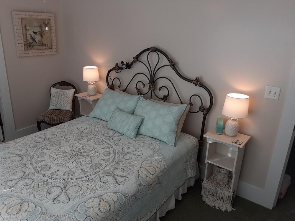Double Room, 1 Queen Bed photo 3