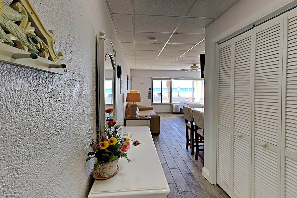 Studio Suite, 2 Double Beds, Patio, Beach View (#112 - No Pets) photo 2