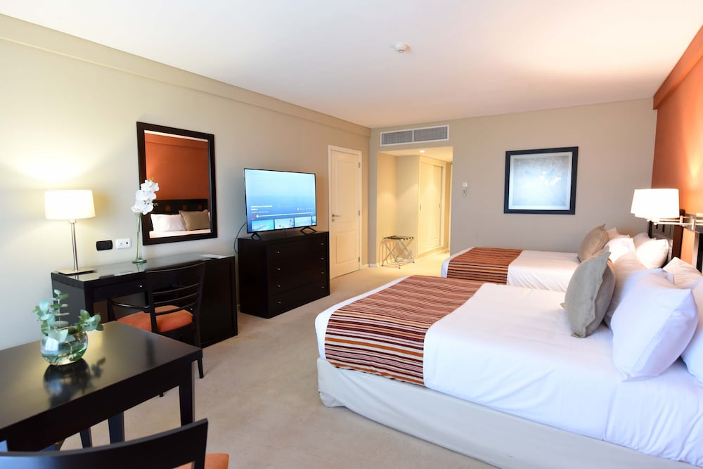 Standard Room, 2 Queen Beds, Non Smoking, River View photo 3