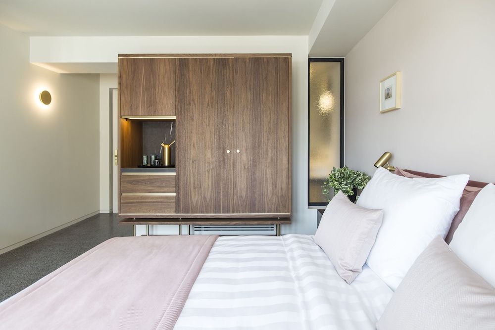 Superior Room, 1 King Bed (Acropolis View) photo 3