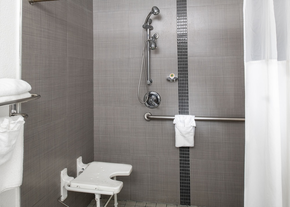 Room, Accessible photo 3