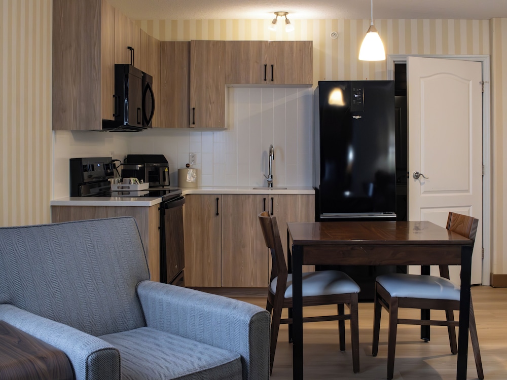Superior Suite, 1 King Bed with Sofa bed, Kitchen photo 2