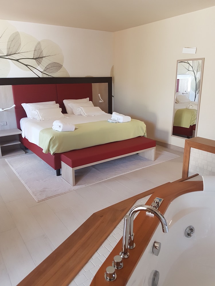 Suite, Hot Tub
