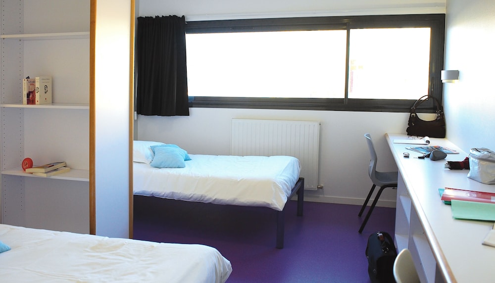 Basic Double Room, 2 Twin Beds, Non Smoking, Private Bathroom photo 2