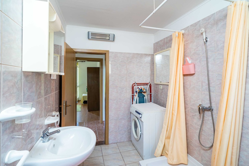 Apartment (Three Bedroom Apartment) - Photo 19