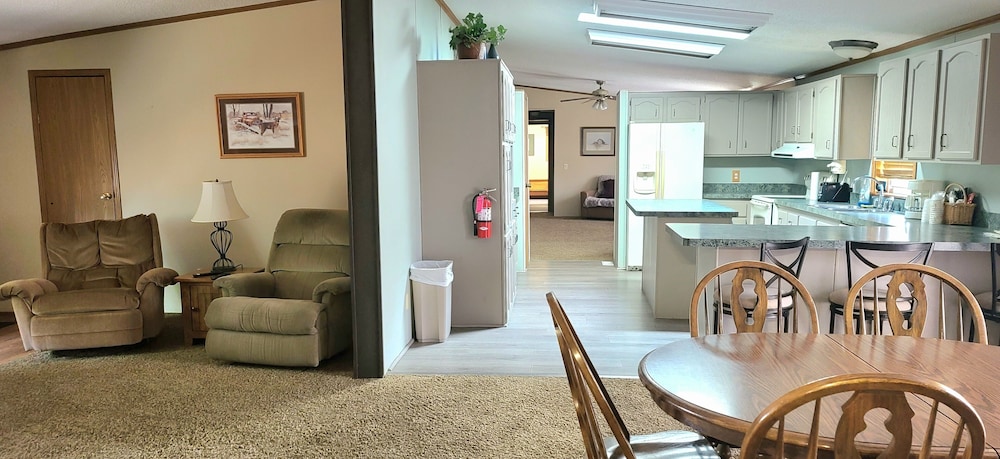 Standard Cabin, 5 Bedrooms, Kitchen photo 2