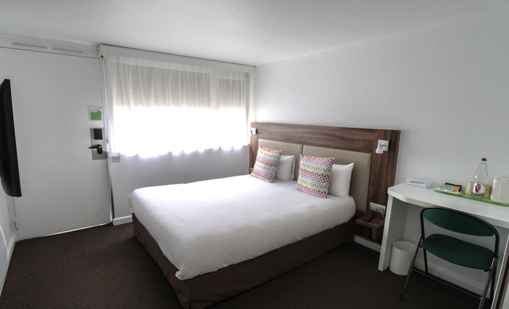 Standard Room, 1 Double Bed - Photo 5