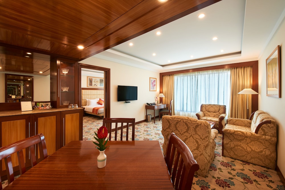 Deluxe Suite - Photo 3