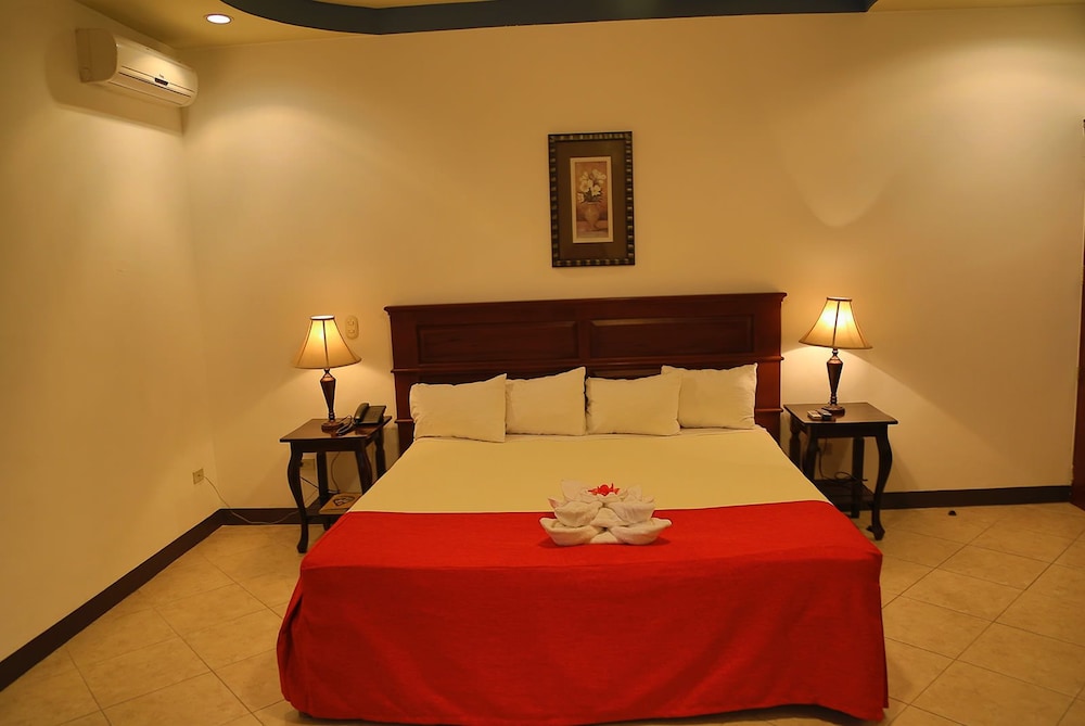 Standard Room, 1 Queen Bed photo 1