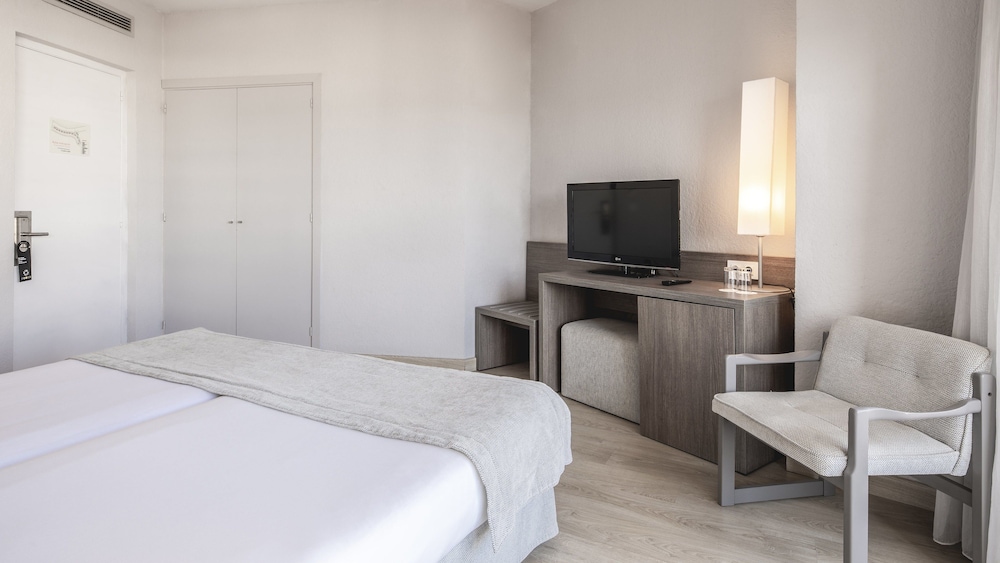 Triple Room, Sea View (2 Adults + 1 Child) photo 2