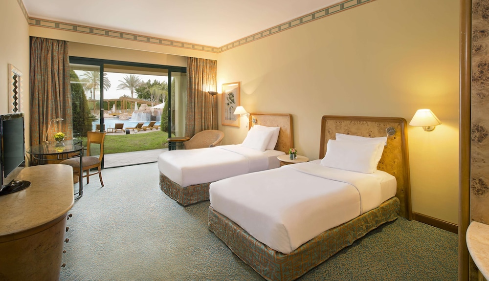Room, 2 Twin Beds (Pool Floor) - Photo 1