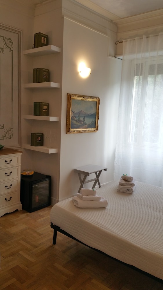 Double or Twin Room (Private External Bathroom) photo 3