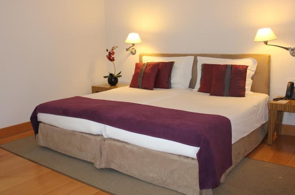 Twin Room, Pool View - Photo 3