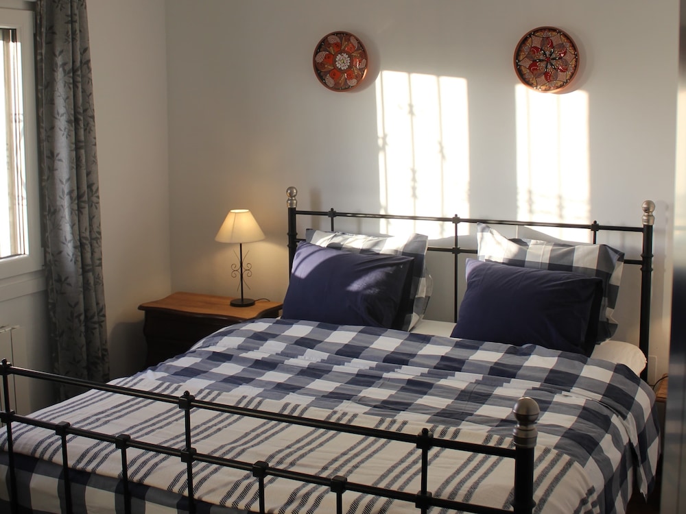 Habitación Doble Básica, 1 Cama Queen (Limón)