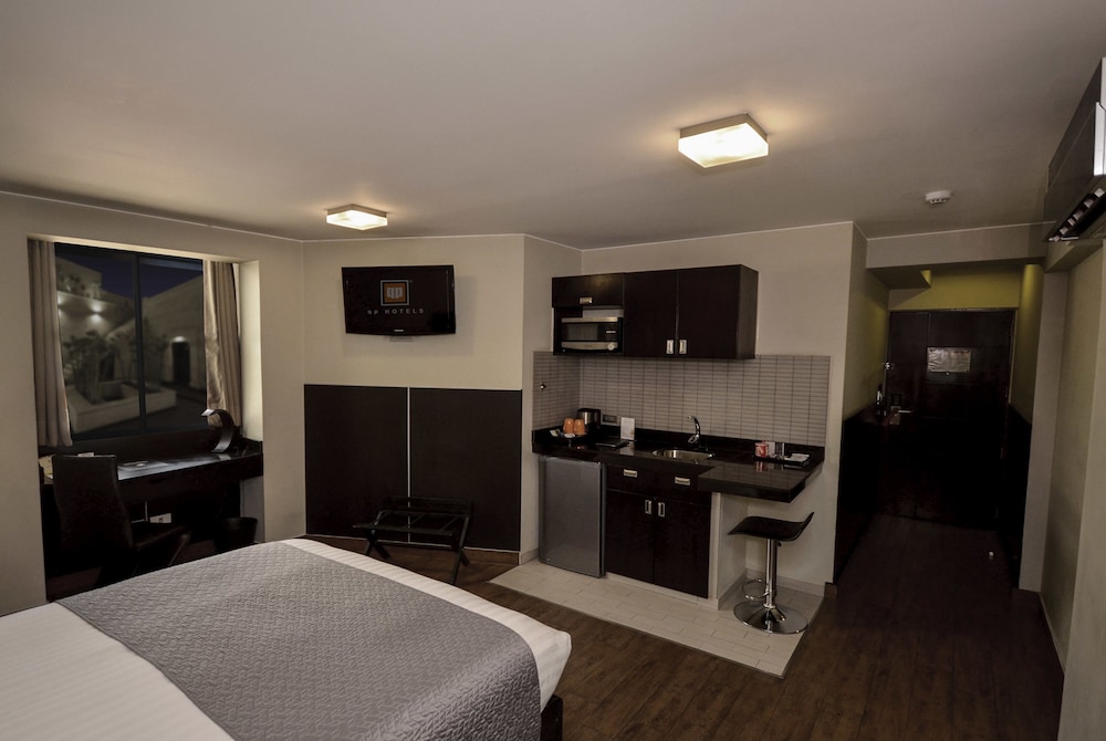 Superior Suite, 1 Queen Bed - Photo 5