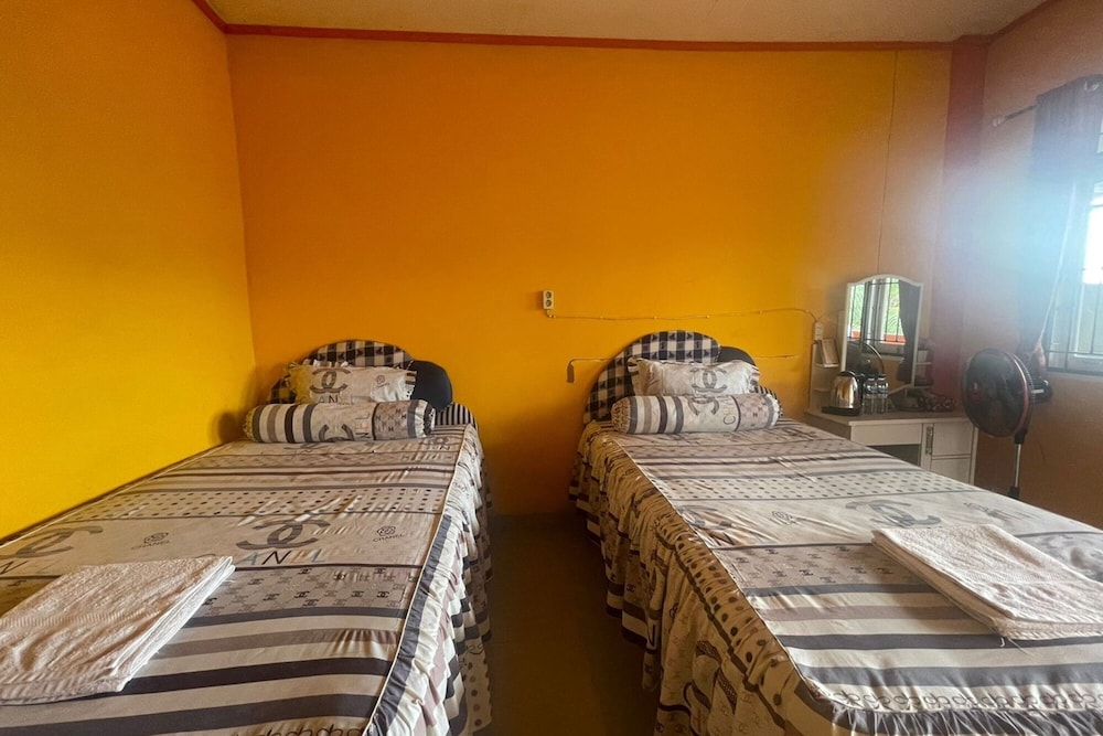 Economy Twin Room photo 2