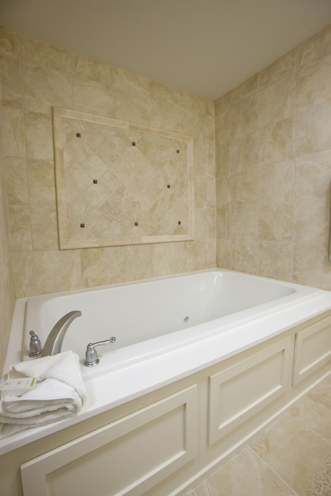 Executive Suite, 1 King Bed with Sofa bed, Corner - Photo 5