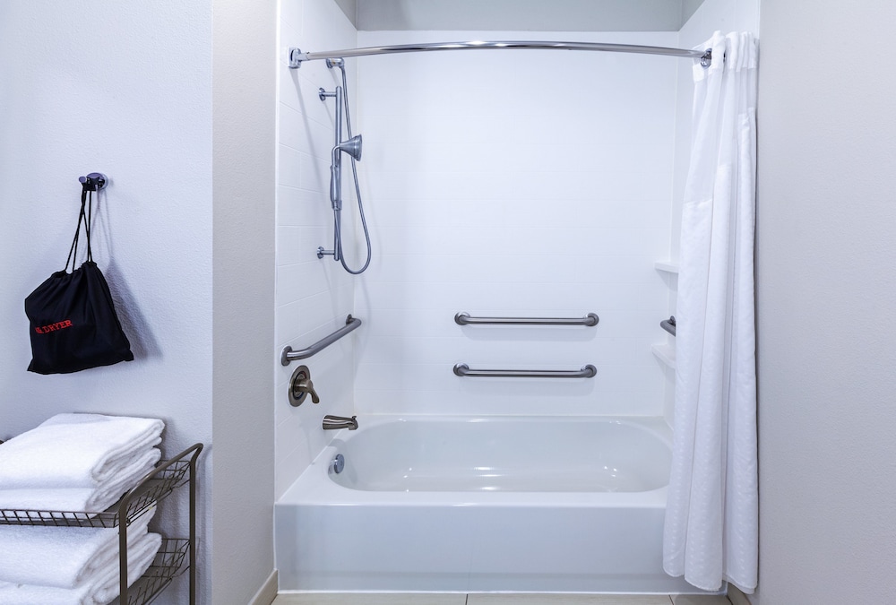 Standard Room, 1 King Bed, Accessible (Mobility Tub) - Photo 2