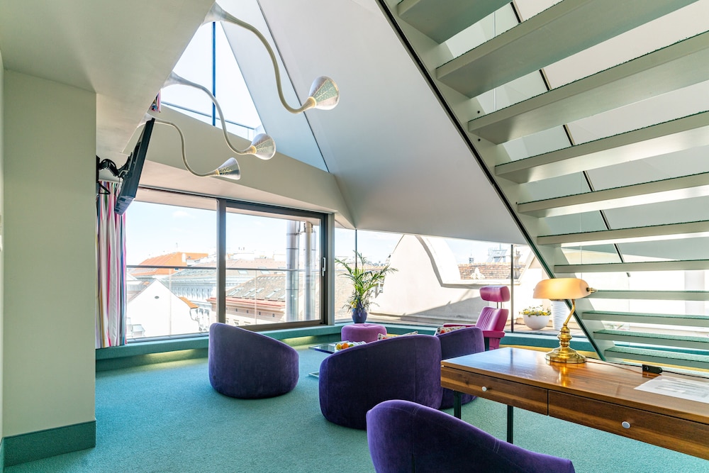 Studio Suite, City View (Penthouse)