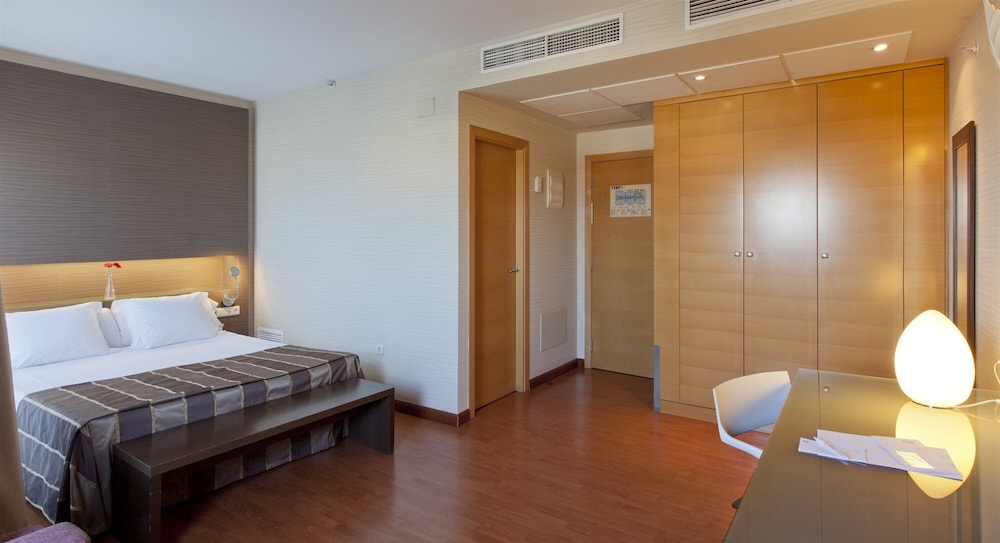 Deluxe Double Room, Jetted Tub - Photo 6
