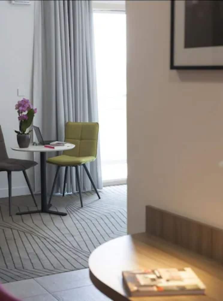 Basic Apartment, 1 Double Bed with Sofa bed, Non Smoking - Photo 6