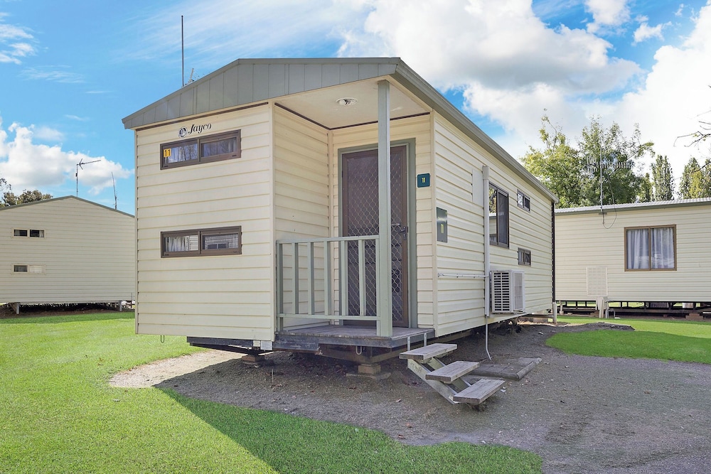 Economy Cabin - Sleeps 6