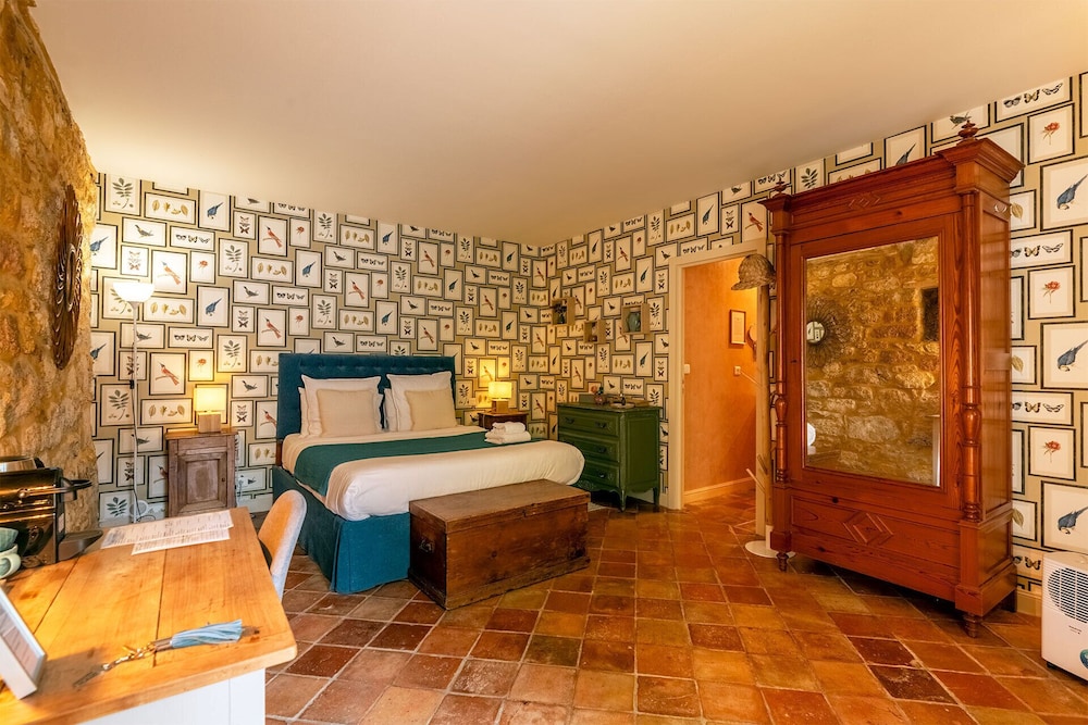 Comfort Double Room, Ensuite ( La Boetie)