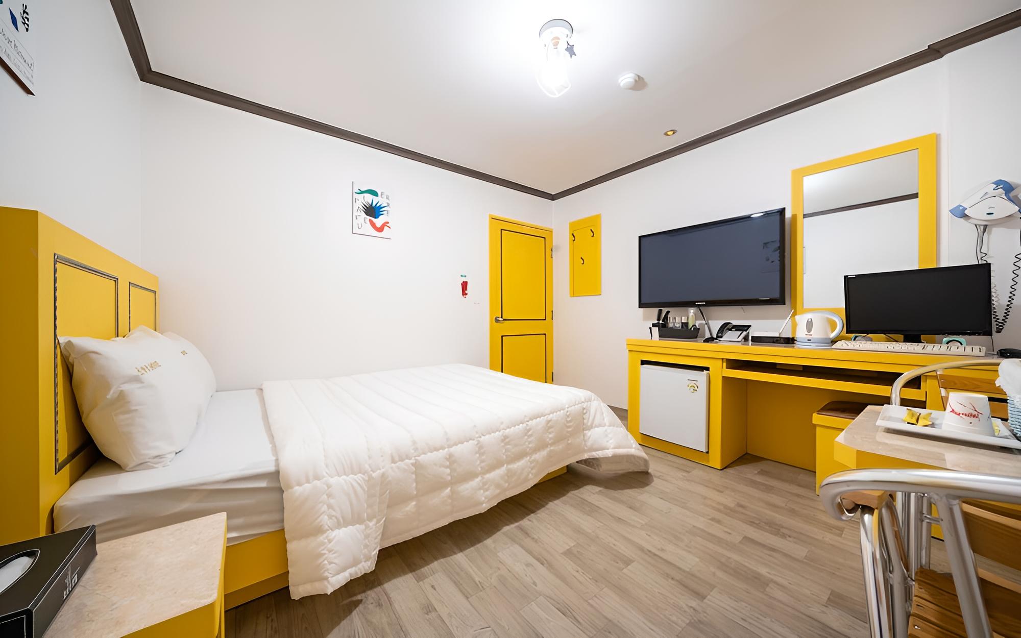 Room (Standard Room) - Photo 9