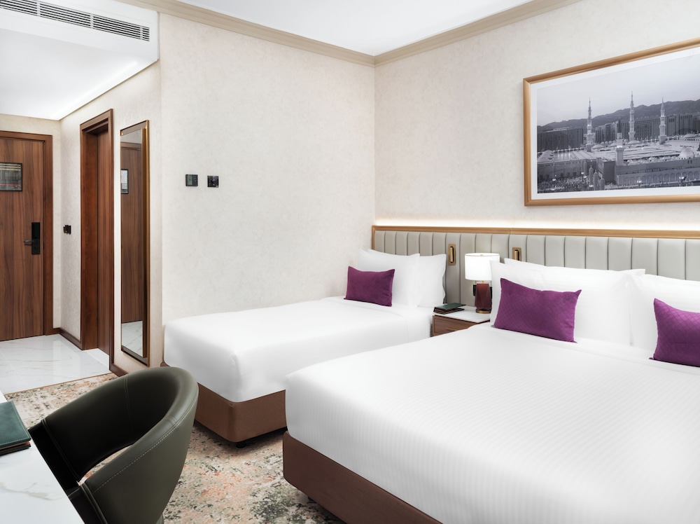 Standard Triple King Room