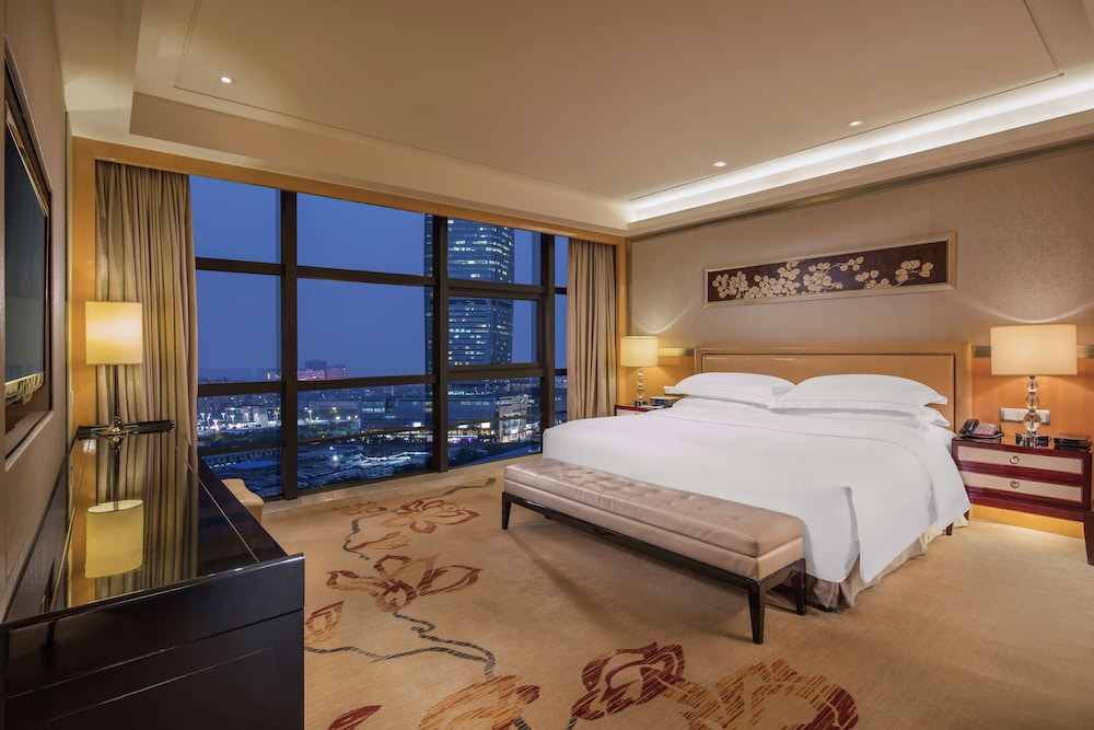 Executive Suite, Club Lounge Access photo 3