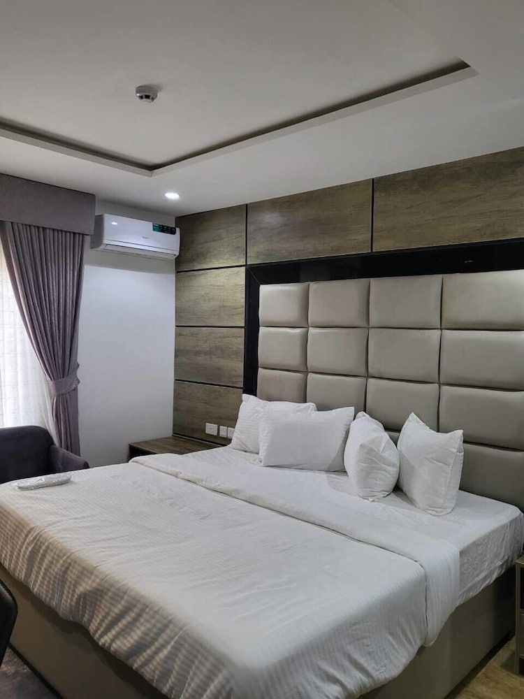 Luxury Suite photo 3