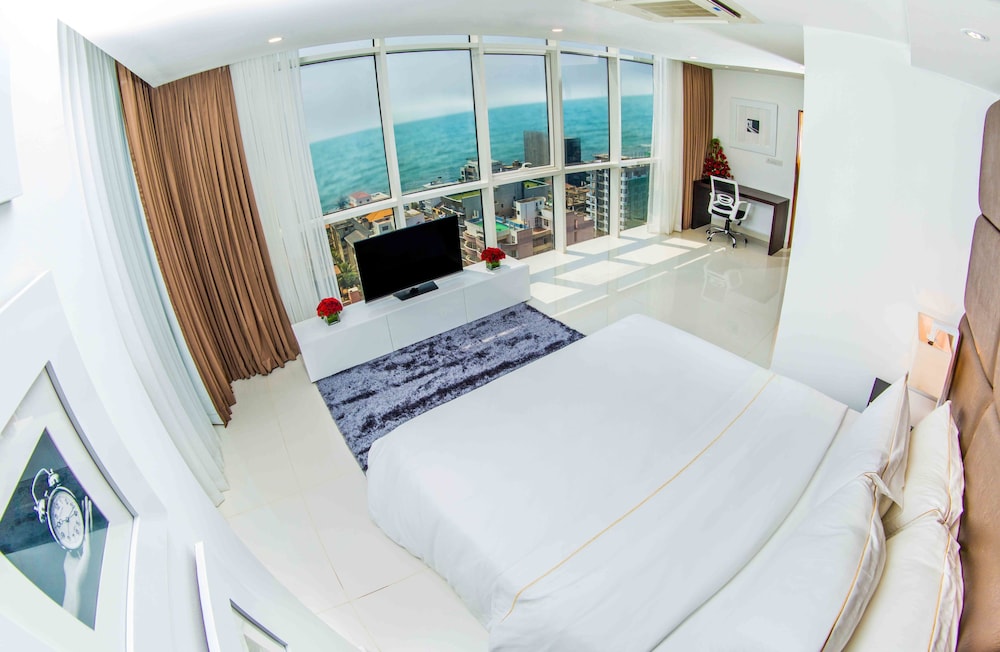 Apartamento de Luxo, 4 Quartos, Vista para o Oceano.