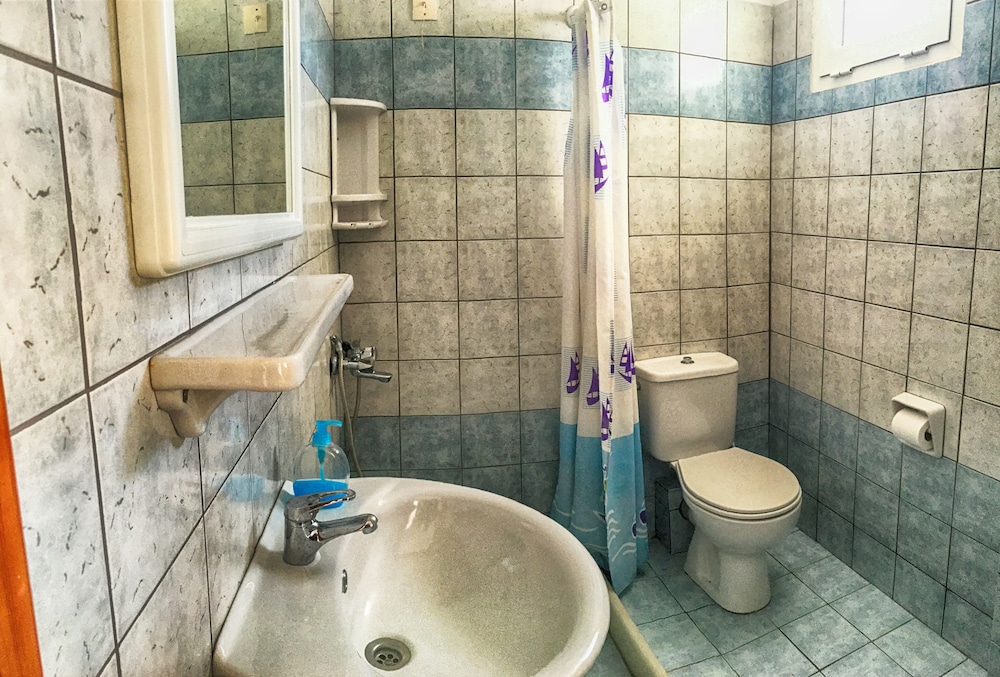 Standard Triple Room, 1 Bedroom, Garden View photo 3