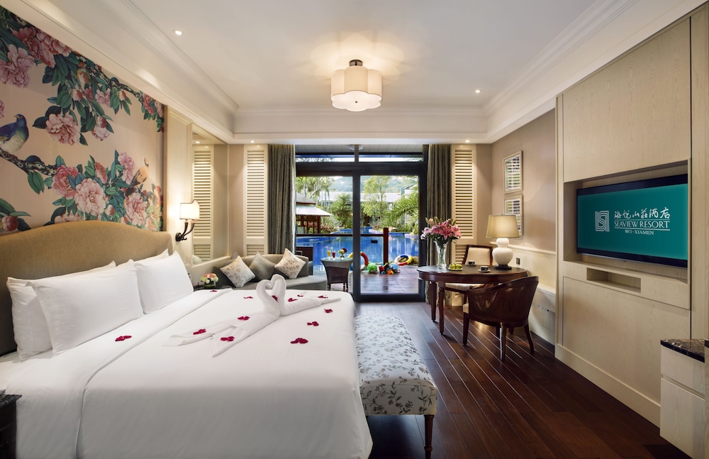 Deluxe Poolside King-Size Bed Room Spa Villa