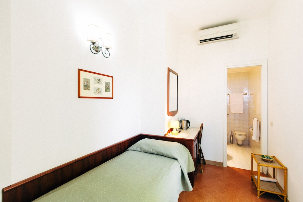 Deluxe Single Room, Patio, Sea View