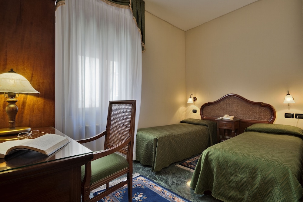Double or Twin Room photo 2