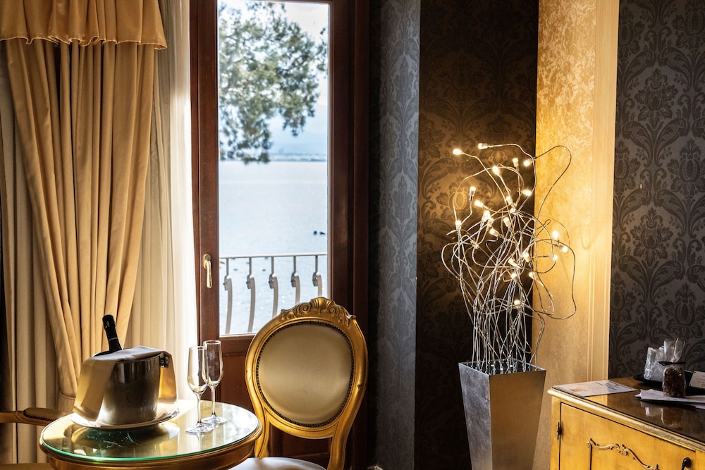 Suite - Photo 14