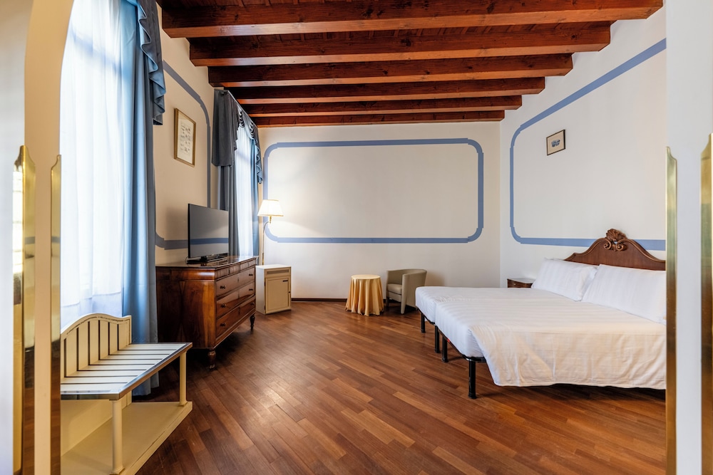 Family Suite, Annex Building no elevator