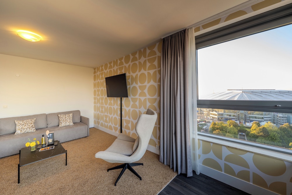 Suite (Arena View) photo 2