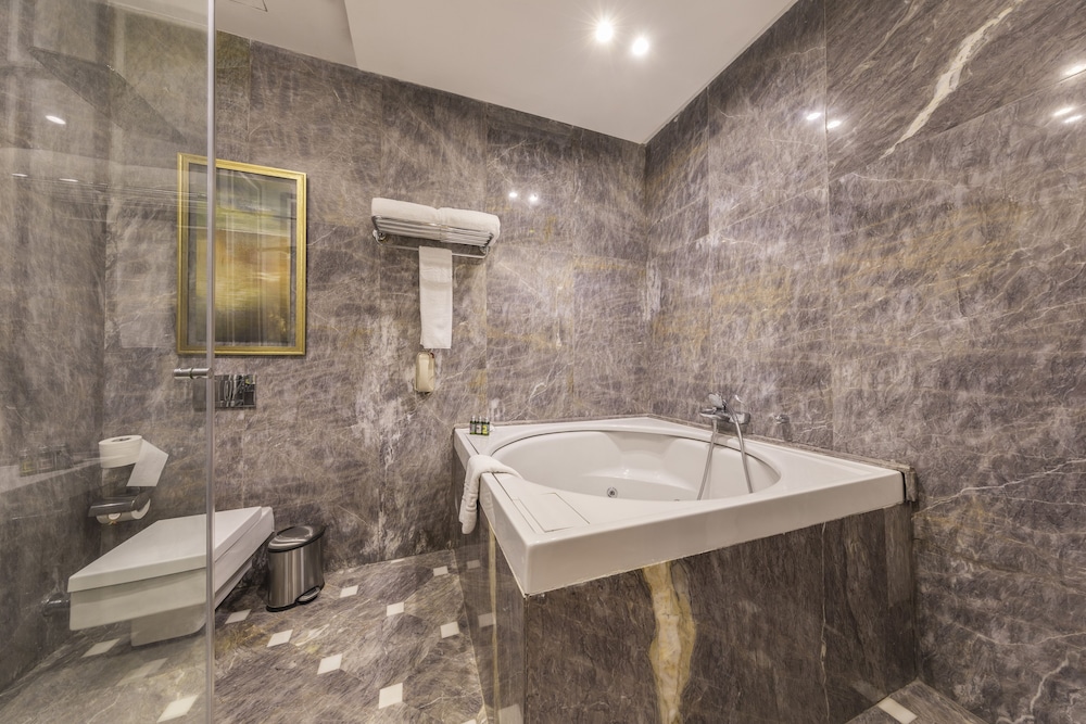 Executive Suite, Garden View