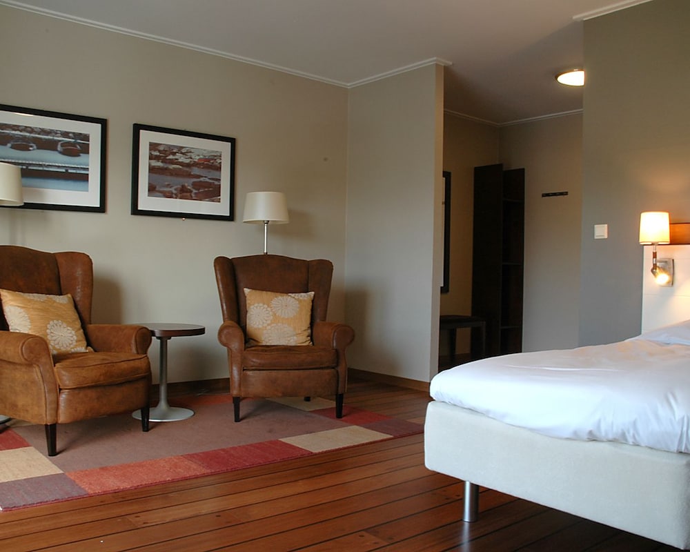 Superior Double Room, 2 Twin Beds, Harbor View