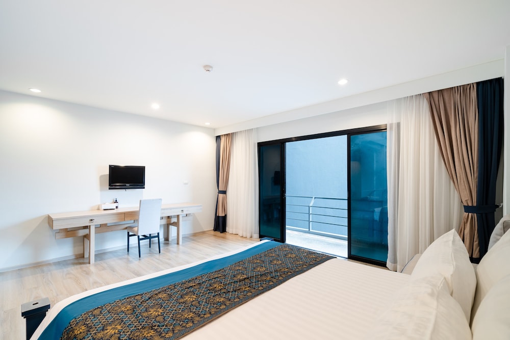 Grand Deluxe Double Room +Free Coworking Space - Photo 2