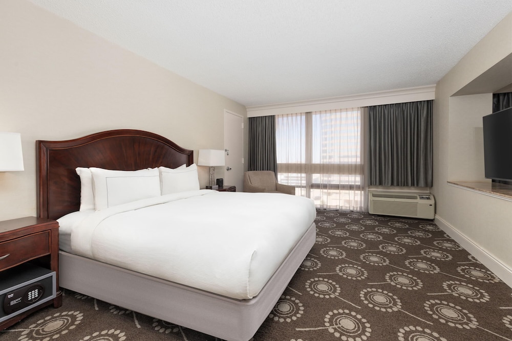 Deluxe Suite, 1 King Bed with Sofa bed, Non Smoking (Junior) - Photo 1
