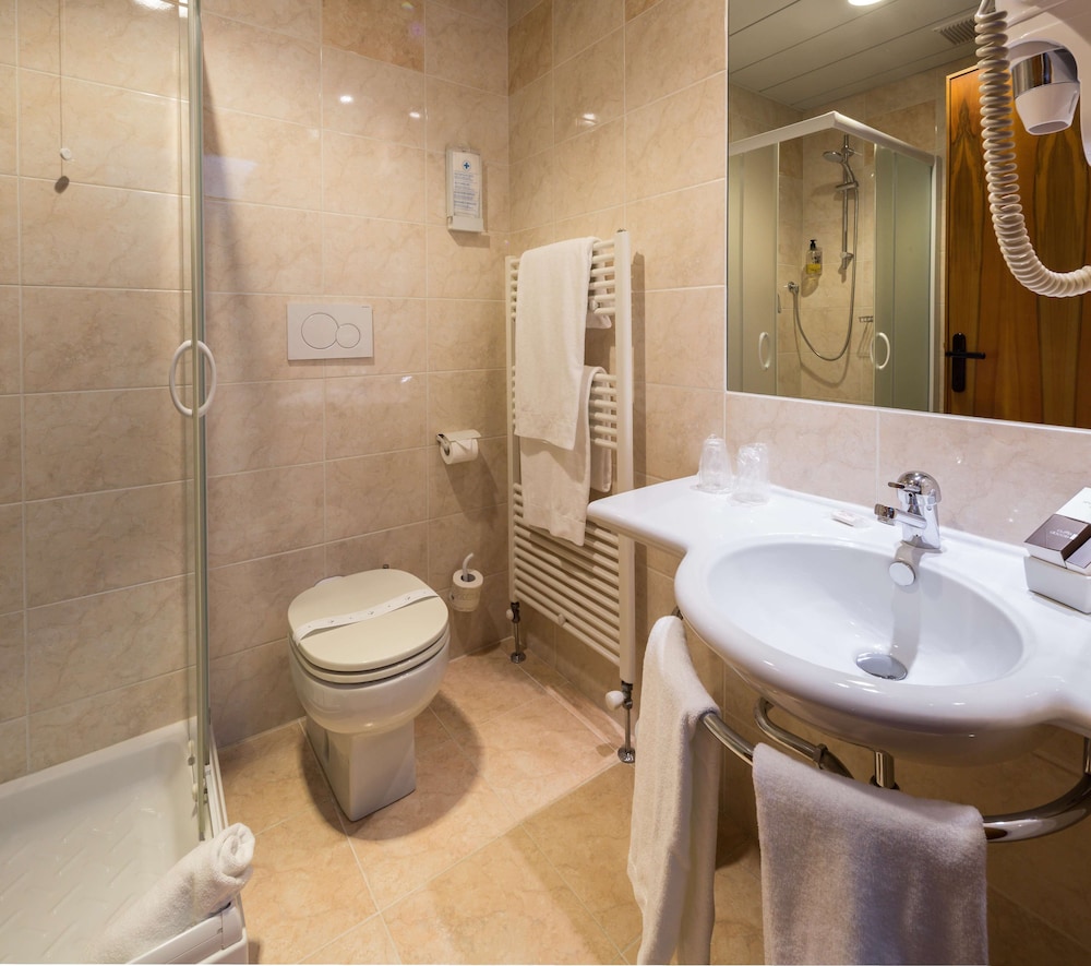 Deluxe Double Room, 1 Queen Bed - Photo 5
