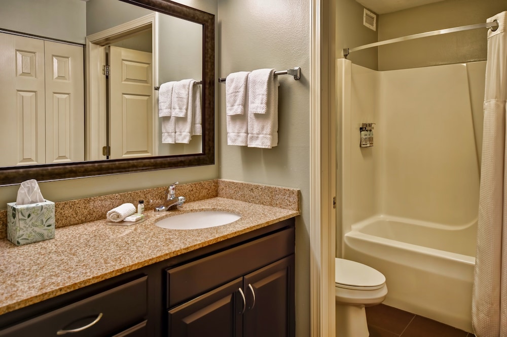 Suite, 2 Bedrooms, Balcony - Photo 7