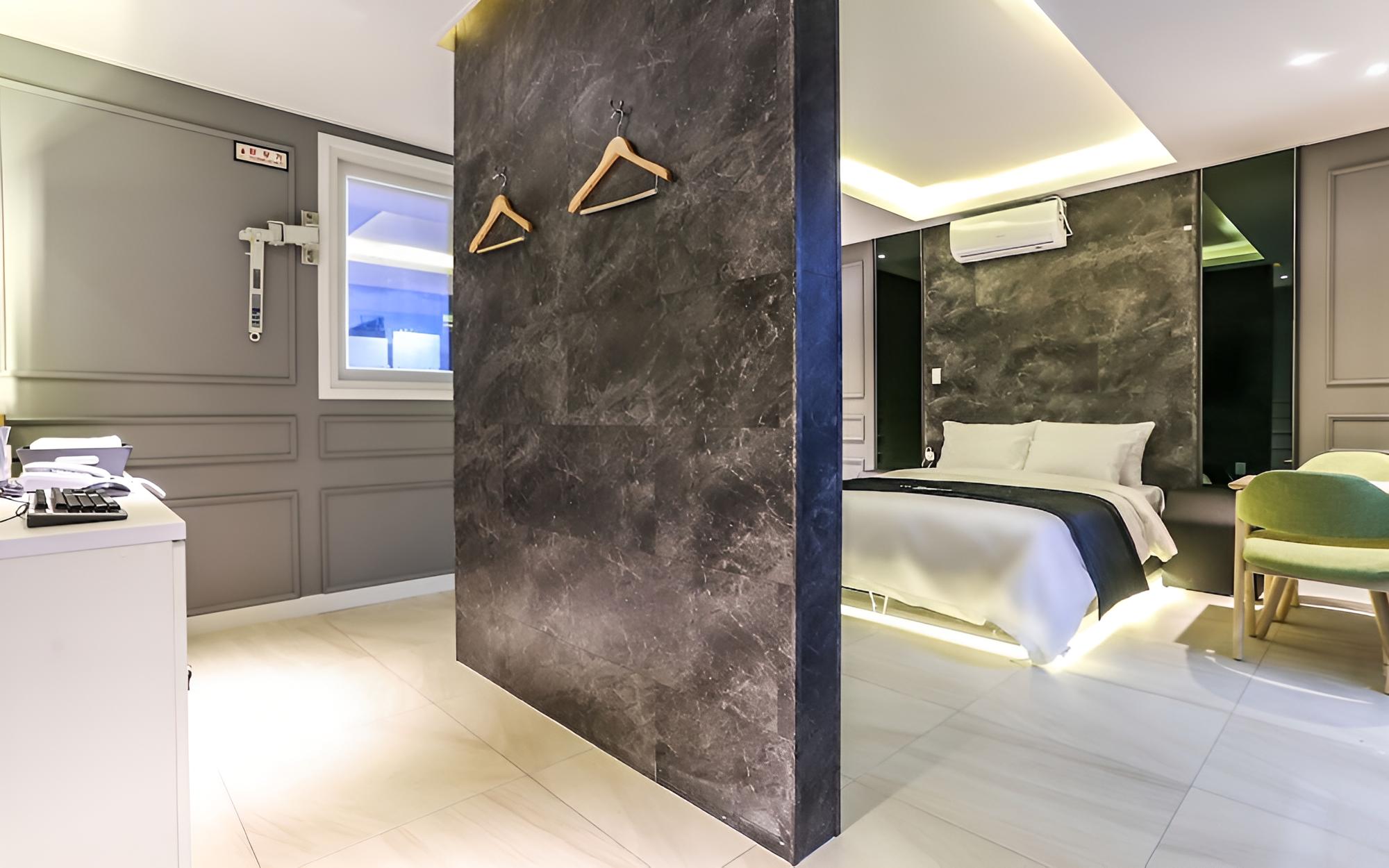 Room (Deluxe room) - Photo 9