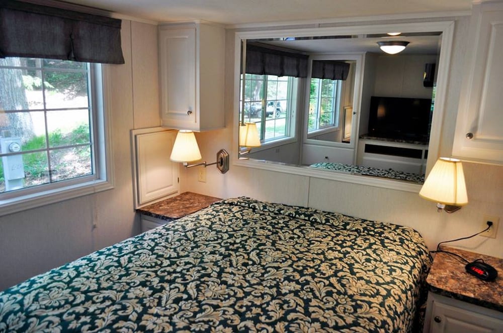 Cottage, Multiple Beds (Linens Not Included) photo 2