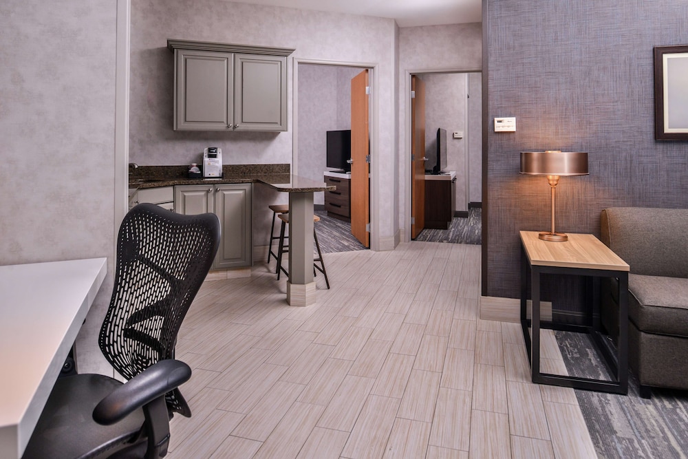 Suite, 2 Bedrooms - Photo 5